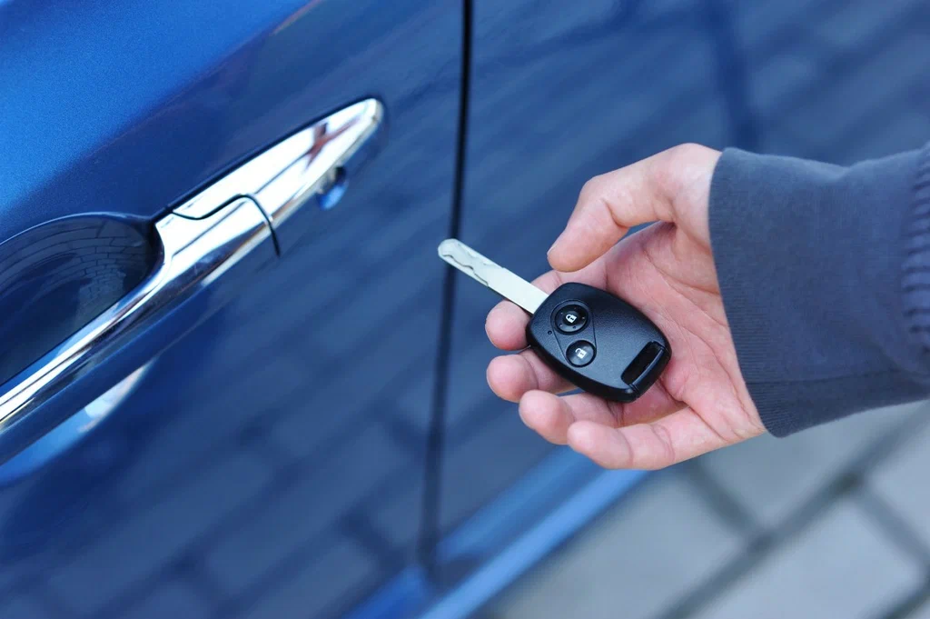 Does Insurance Cover Stolen Car If Keys Left